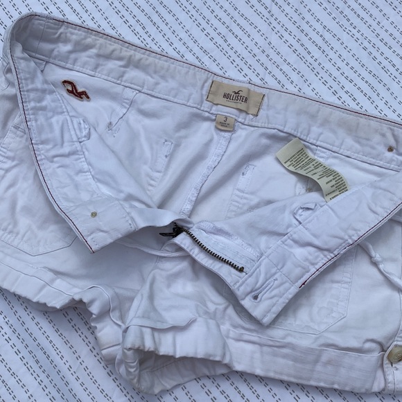Hollister.
Size 3 - Picture 3 of 5
